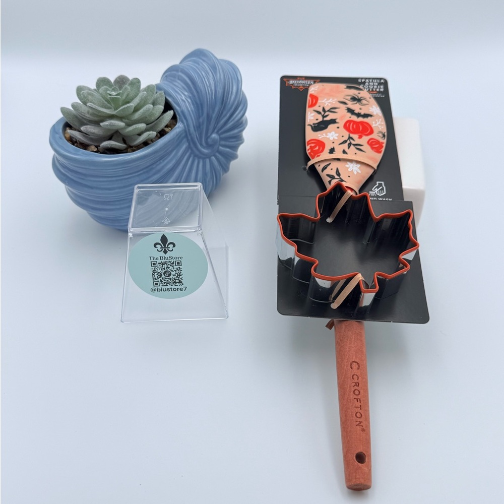 Orange and Black Spatula with Leaf Cookie Cutter NWT